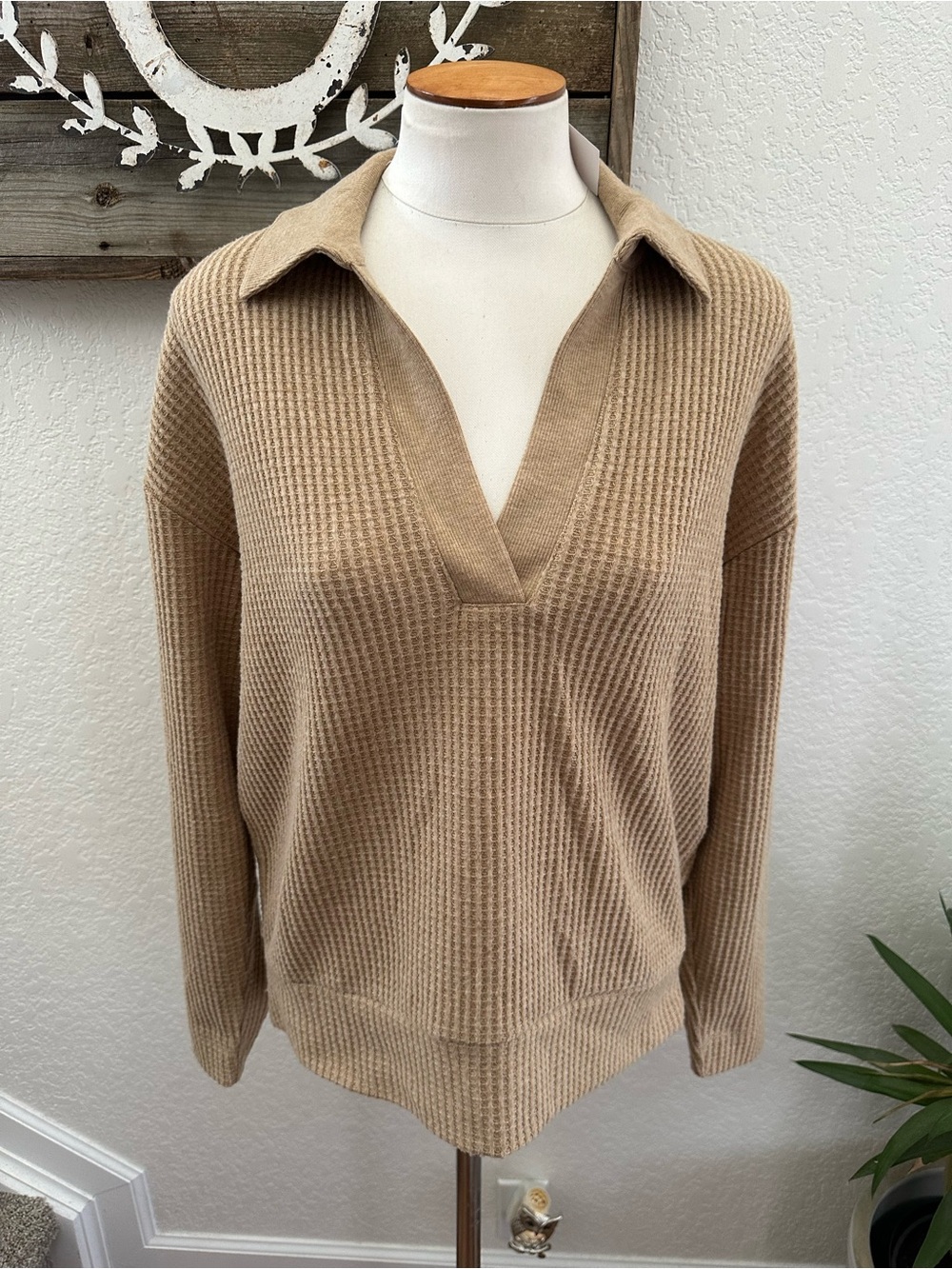 LOFT Women's Waffle-Knit Polo V-Neck shirt pullover - Camel size M NWT